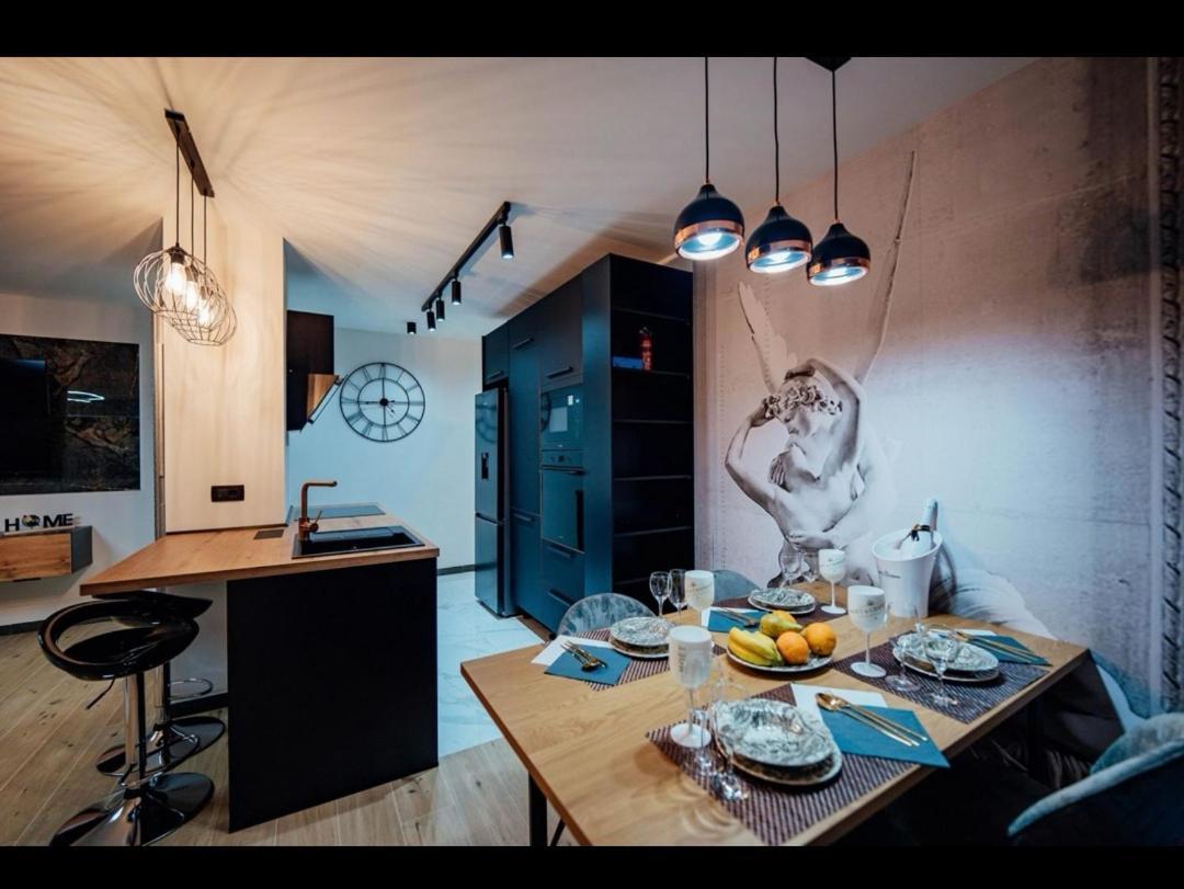 Black Queen Apartment Split Eksteriør bilde