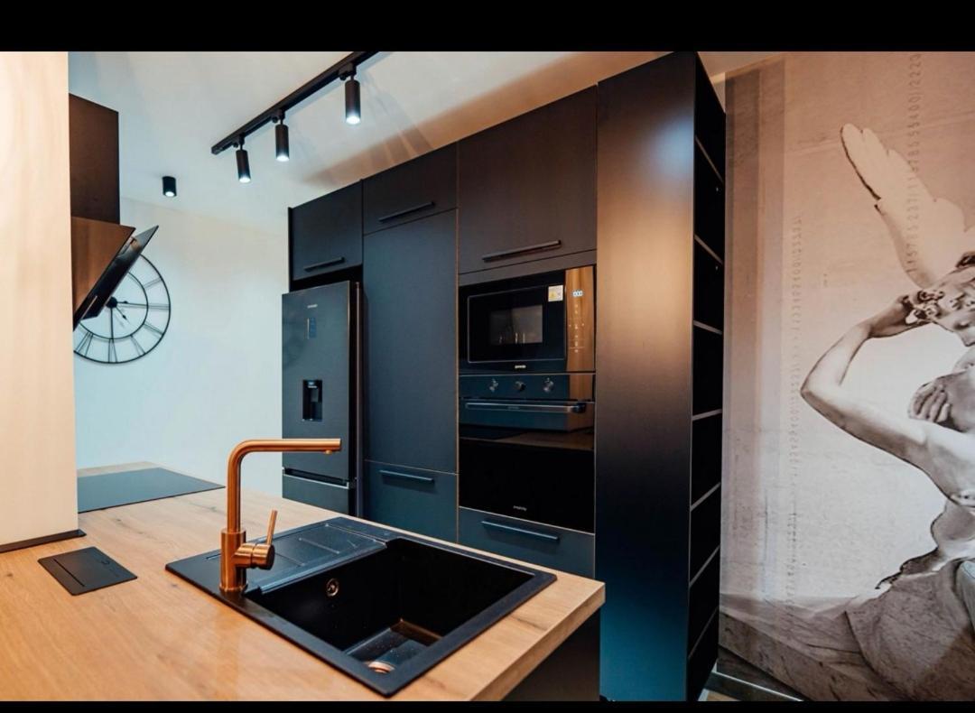 Black Queen Apartment Split Eksteriør bilde